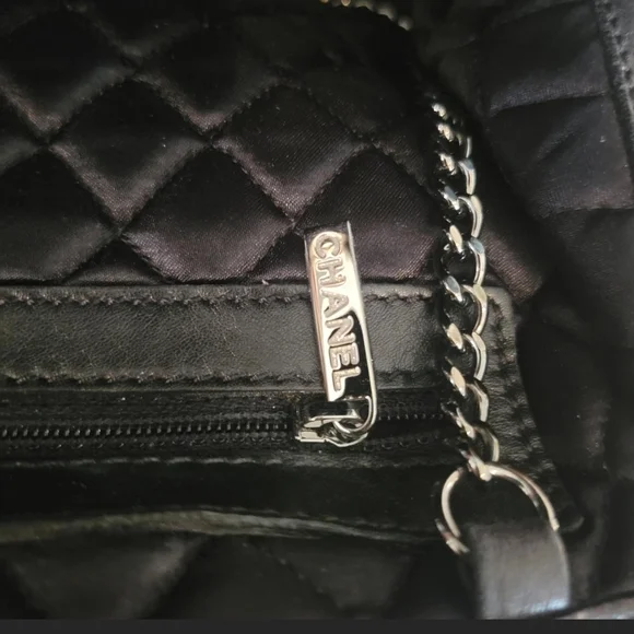 Authentic Chanel Black Quilted Leather Shoulder Bag Origonal Box and Card/papers - Picture 7 of 8